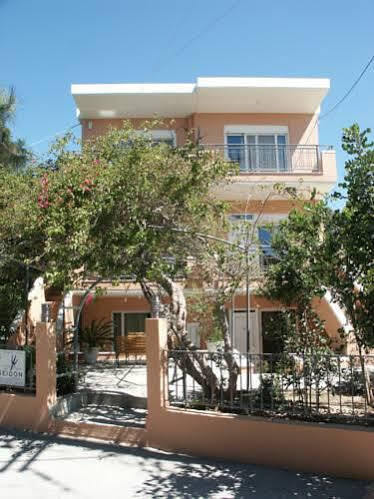 Poseidon Studios & Apartments Палеохора Экстерьер фото