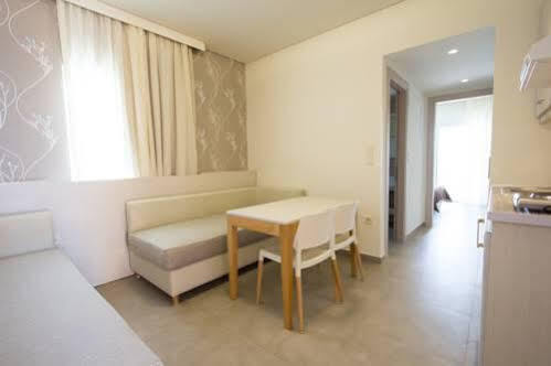Poseidon Studios & Apartments Палеохора Экстерьер фото